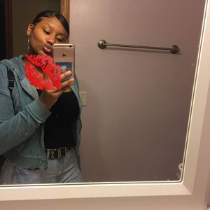 Meet your Posher, Alexis